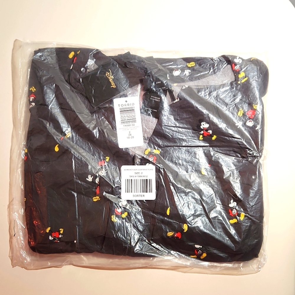 ❤️NWT TORRID BLOUSE MICKEY MOUSE ZIPPER TUNIC - PLUS SIZE DISNEY - Picture 4 of 10